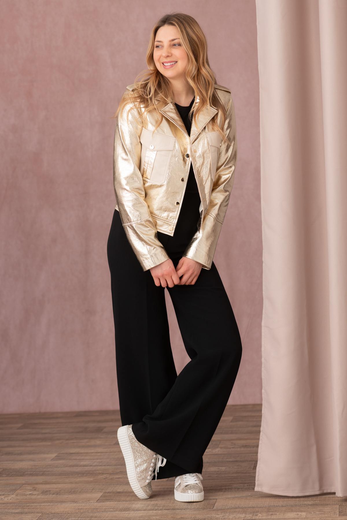 Pearl-finish lambskin jacket in gold/ecru-ultra-soft and slim-fit. - Image n°2