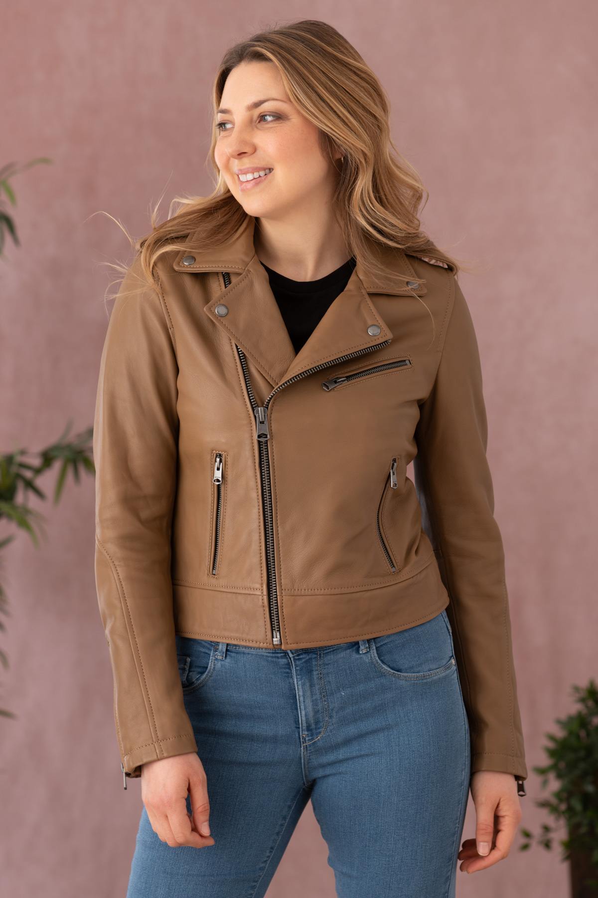 Slim-fit biker jacket in soft maroon washed sheepskin. - Image n°1