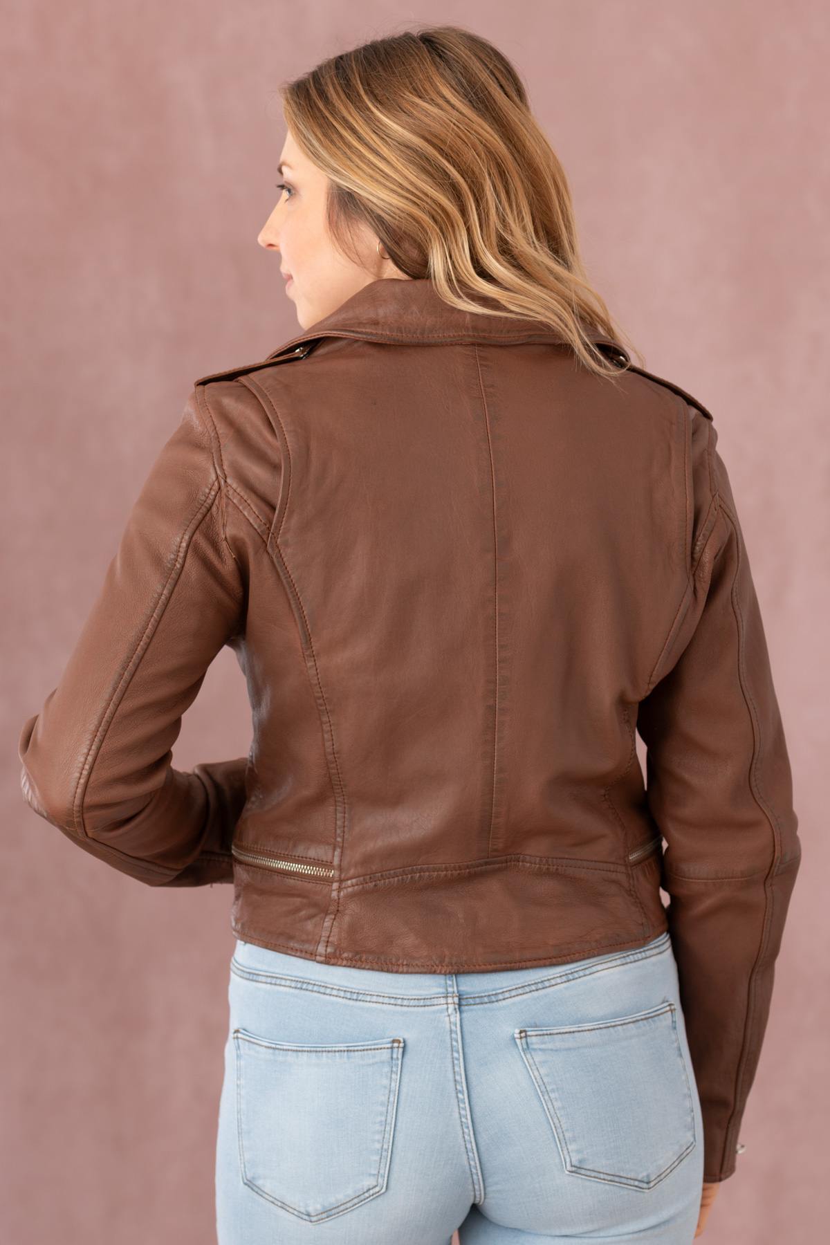 Slim biker jacket in washed sheepskin leather. Vintage tan finish. - Image n°5