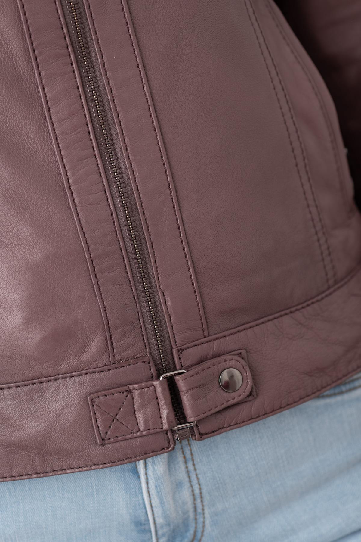 Washed cognac sheep leather, slim fit. Biker collar and zip details. - Image n°5