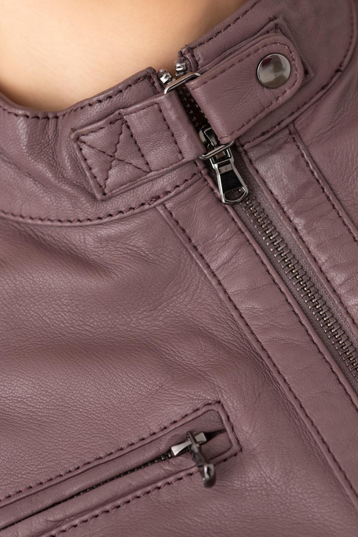 Washed cognac sheep leather, slim fit. Biker collar and zip details. - Image n°3