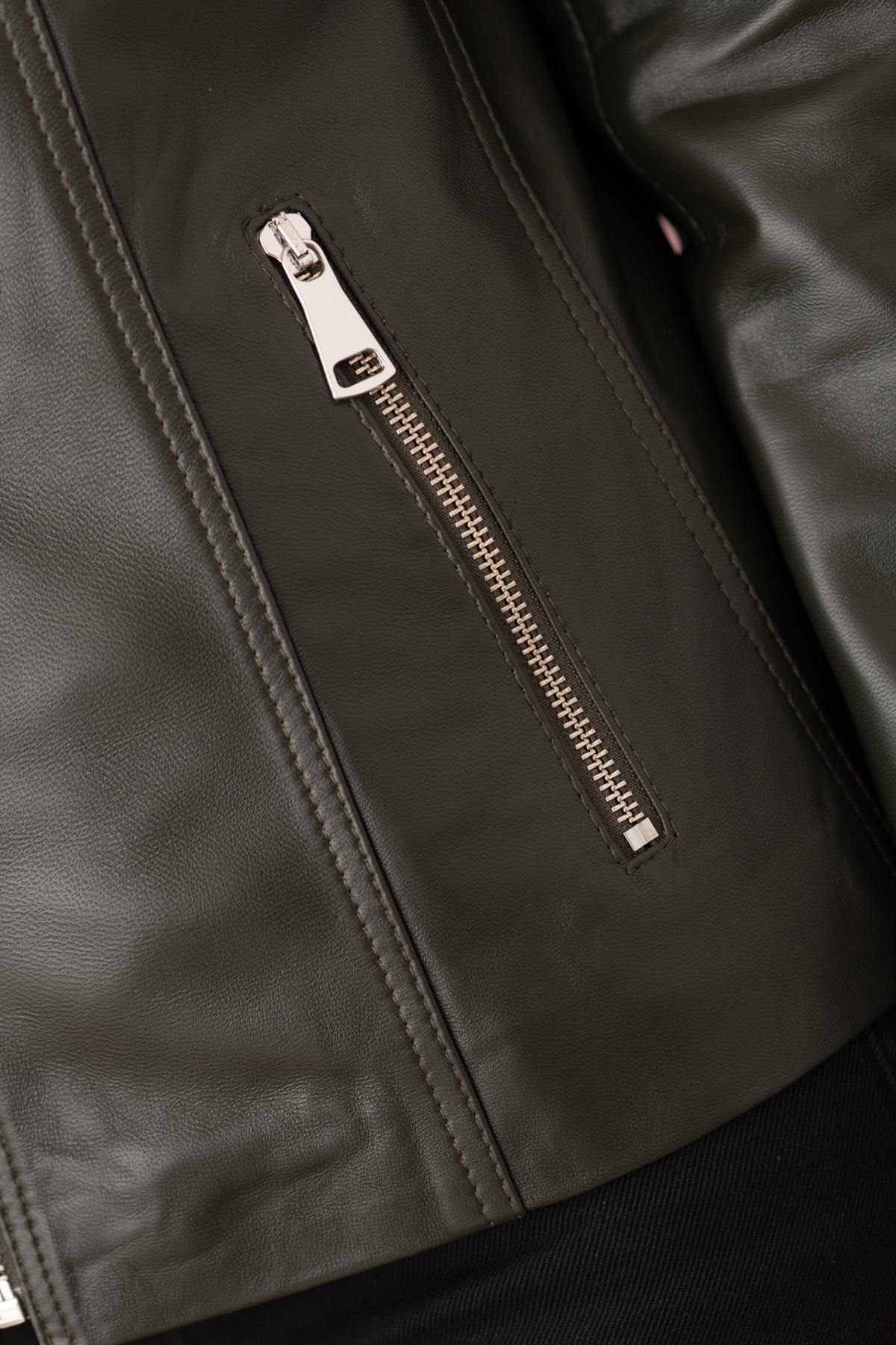 Glossy olive lambskin jacket, slim and collarless for open styling. - Image n°5