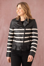 A black lambskin biker jacket, sleek and versatile with a regular cut. - Image n°4