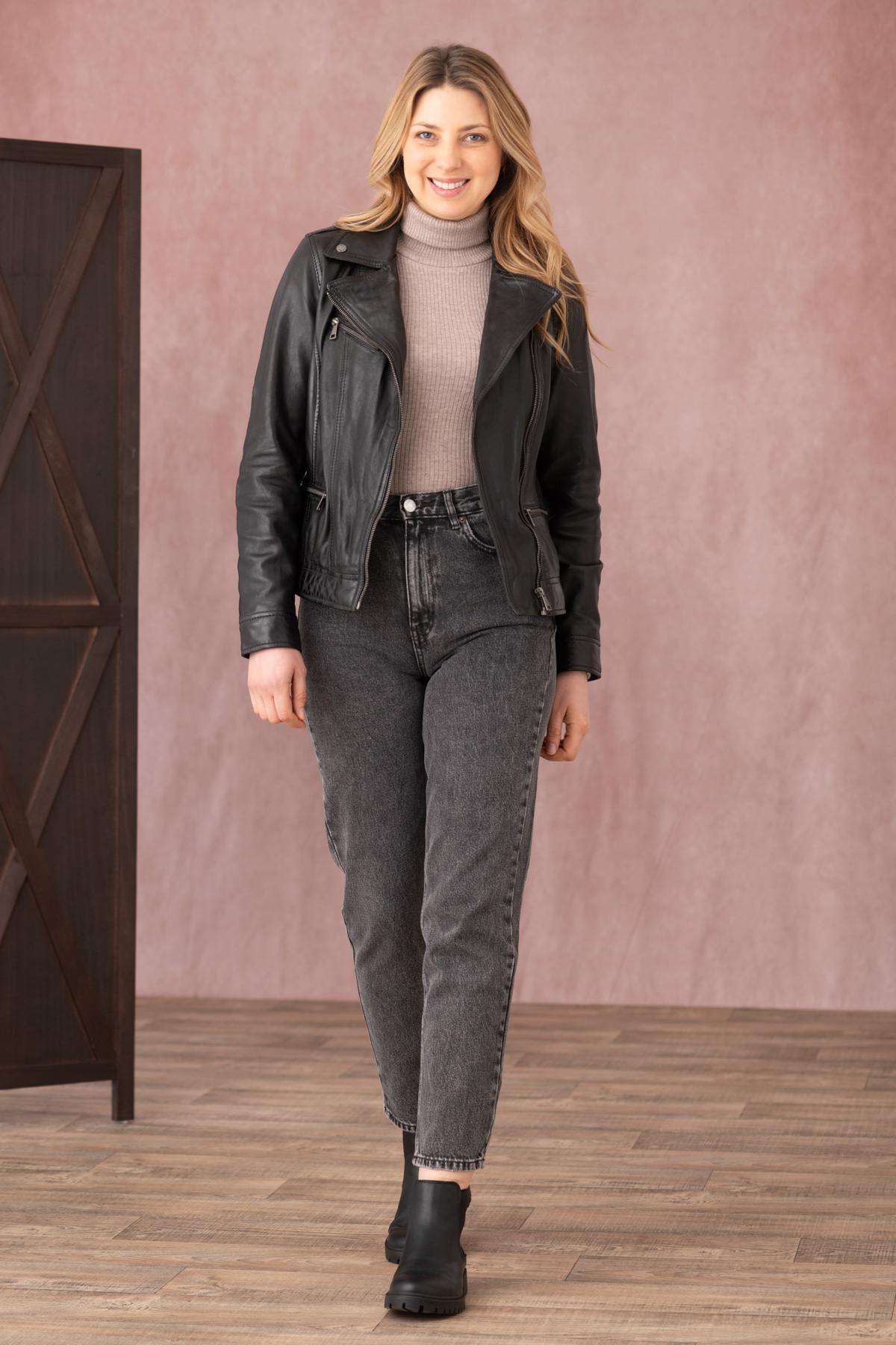 Black lambskin biker jacket with metallic rivets and a rock-chic edge. - Image n°3