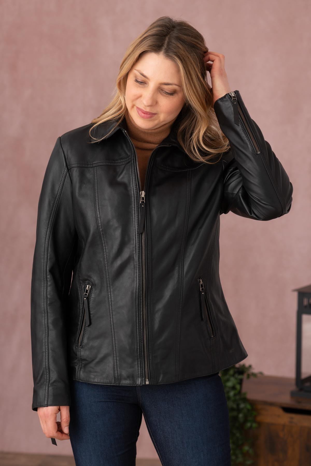 Slim black lambskin jacket, ultra-soft and lightweight. Timeless. - Image n°7