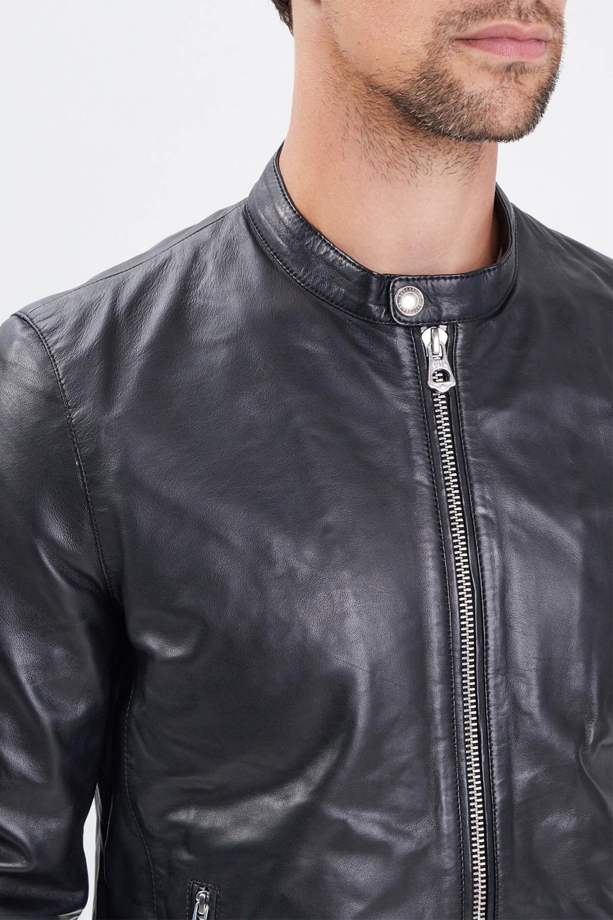 Black lambskin biker jacket, sleek and moto-inspired. - Image n°3