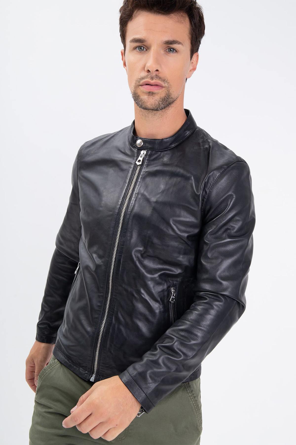 Black lambskin biker jacket, sleek and moto-inspired. - Image n°4