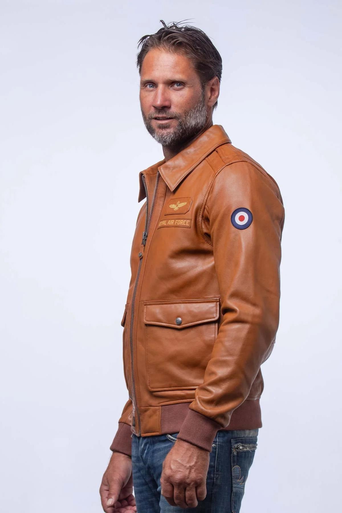 Camel sheepskin jacket with RAF heritage. Soft, light, and versatile. - Image n°2