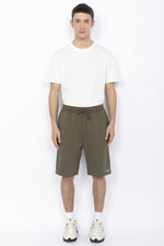 Casual shorts in sage khaki color - Image n°4