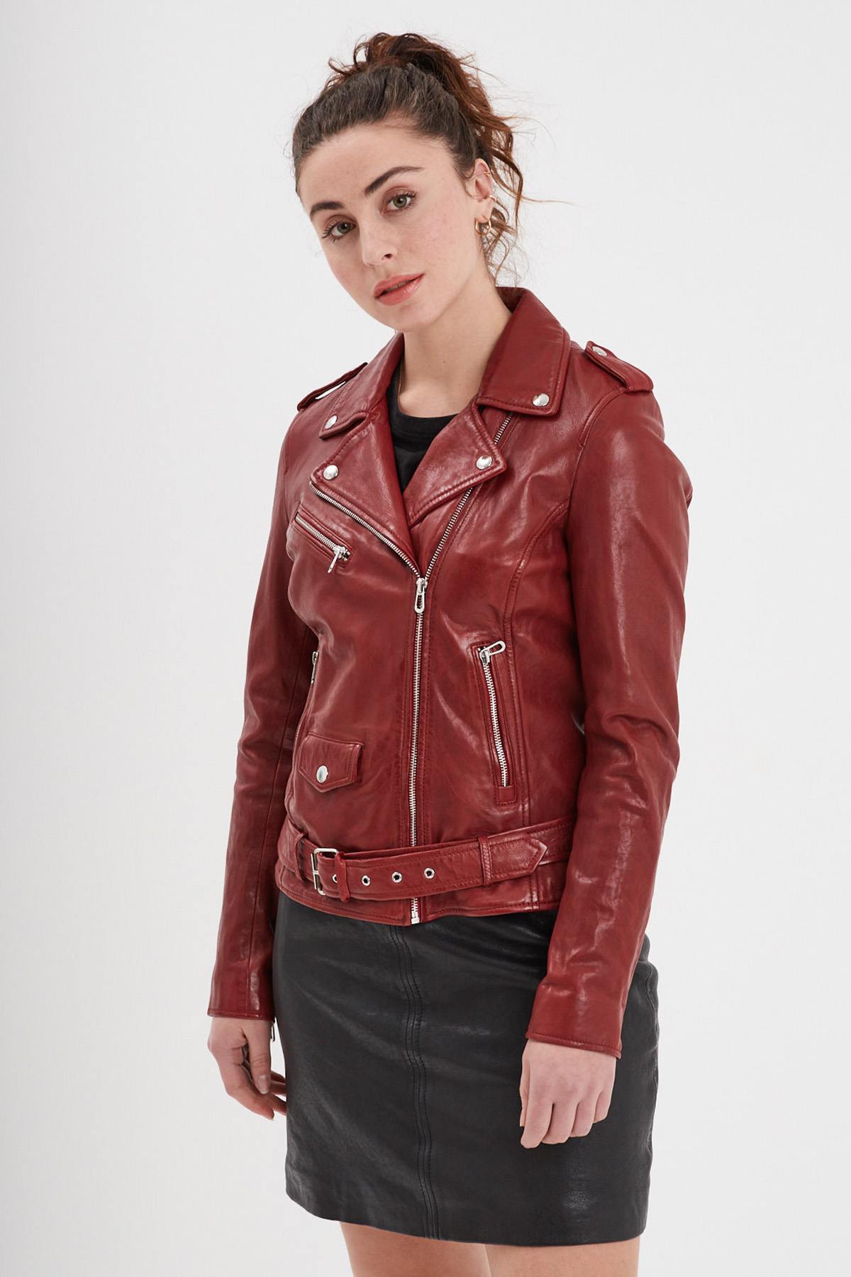 Vegetable-tanned lambskin biker in red chili, washed for a soft touch. - Image n°4