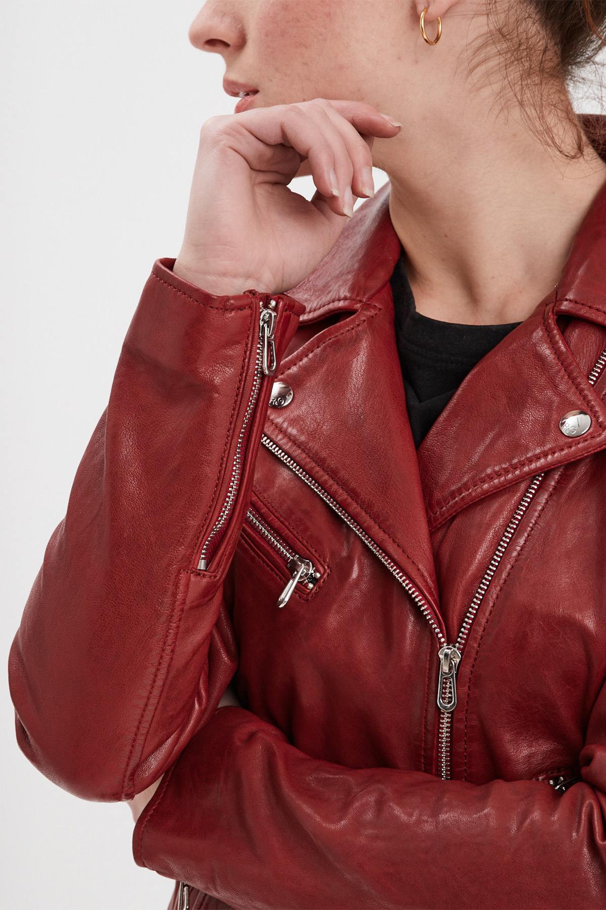 Vegetable-tanned lambskin biker in red chili, washed for a soft touch. - Image n°3