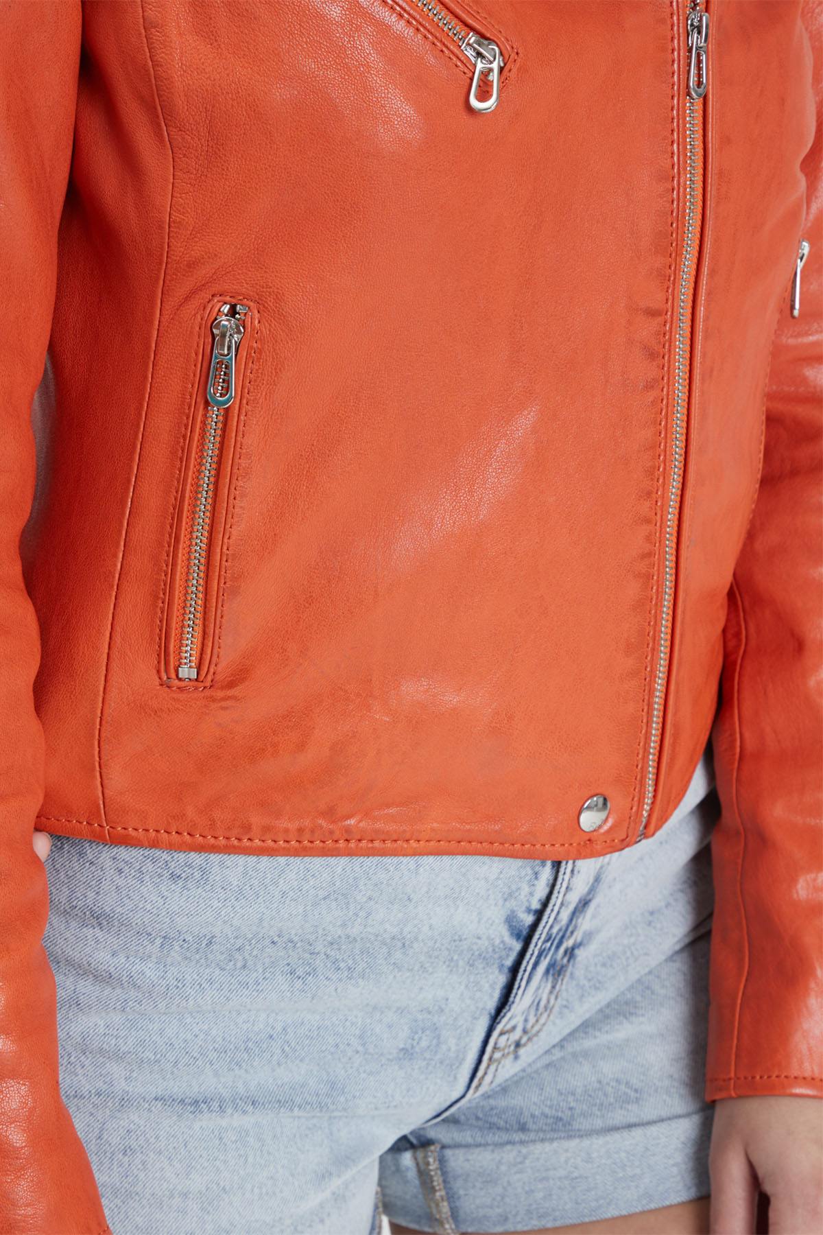 Vivid orange lambskin jacket, slim-cut and supple for effortless chic. - Image n°5