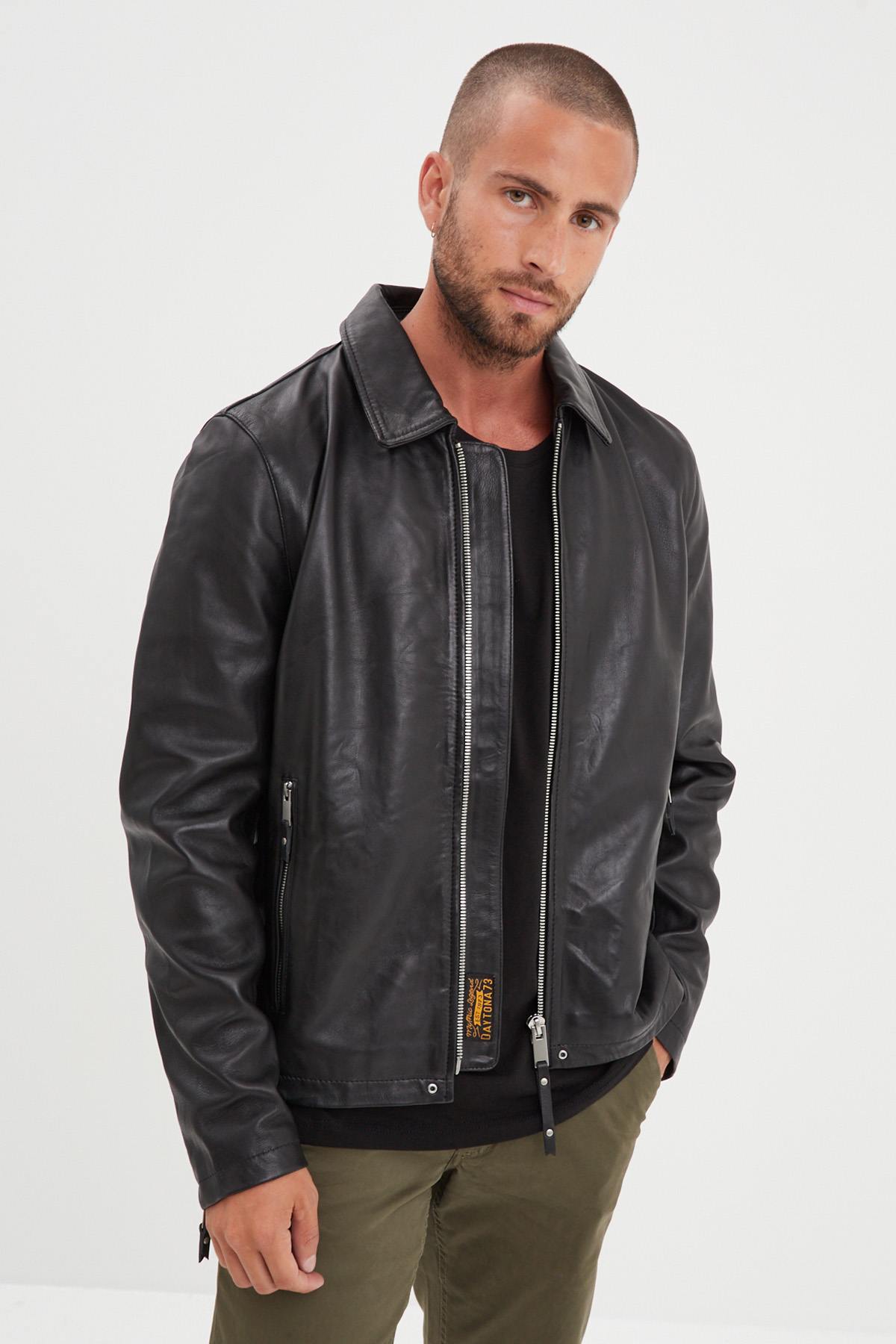 Daytona's black lambskin jacket: soft, tailored, and timeless. - Image n°3