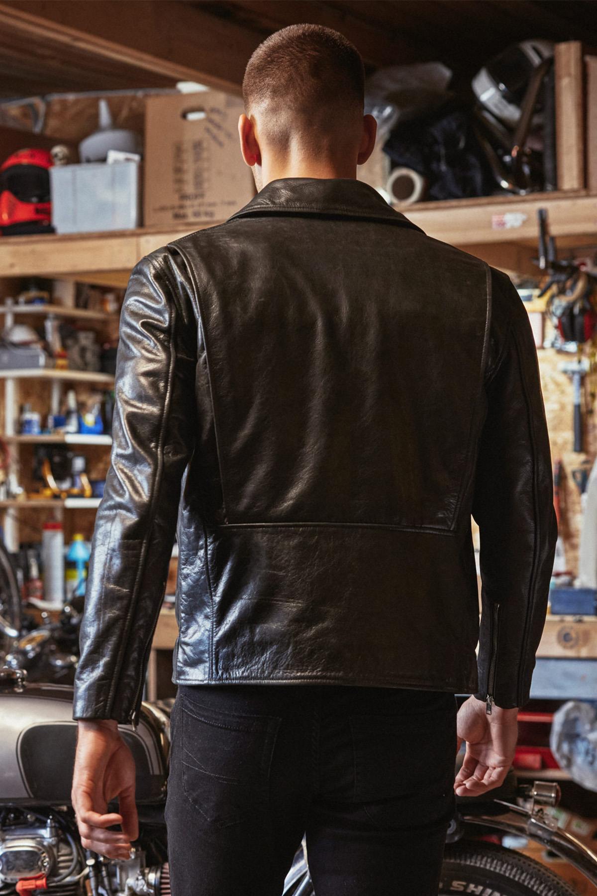 A slim horsehide leather jacket, inspired by 1950s biker classics. - Image n°2