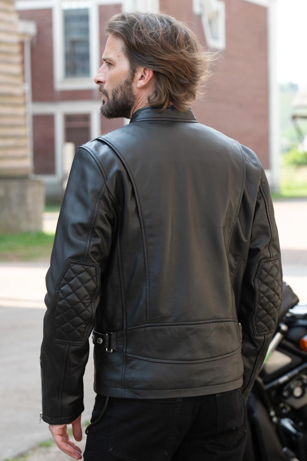Schott's black lambskin biker jacket: rock edge meets timeless craft. - Image n°5
