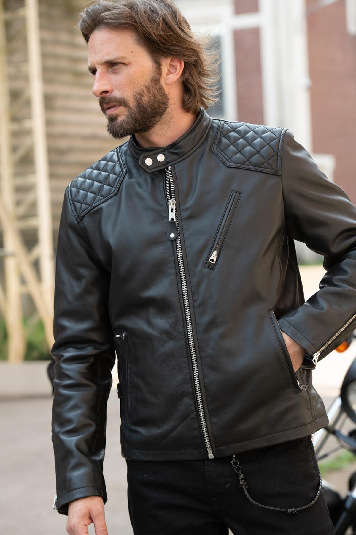 Schott's black lambskin biker jacket: rock edge meets timeless craft. - Image n°2