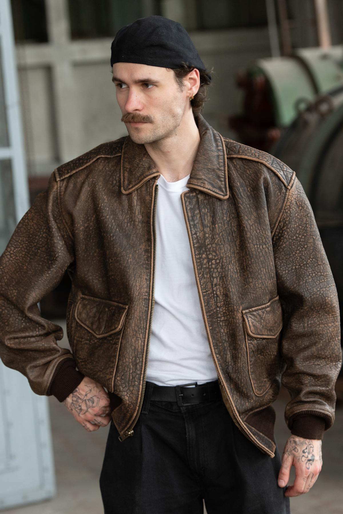 US Wings' aged sheepskin A-2: WWII authenticity in a limited edition. - Image n°6