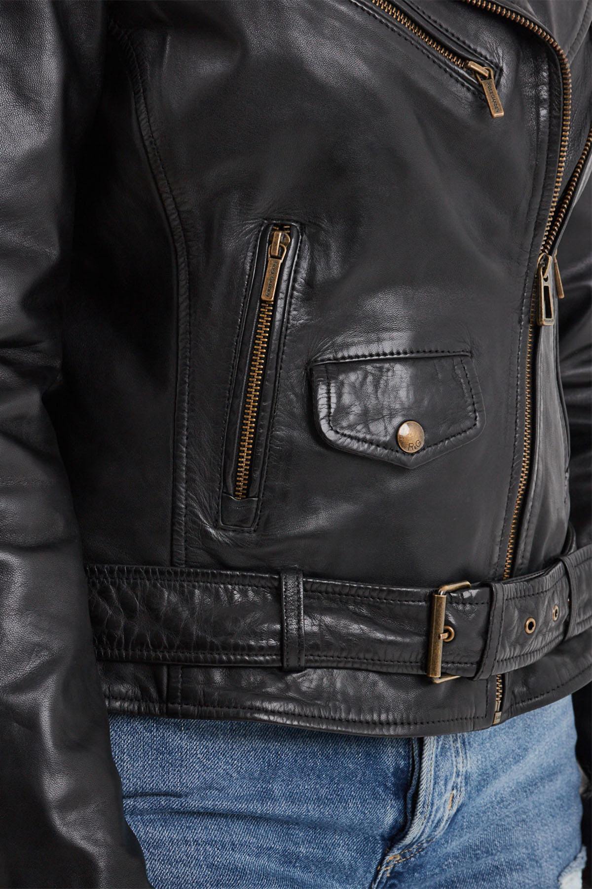 Supple sheep leather perfecto, sharp lines. Minimalist and feminine. - Image n°4