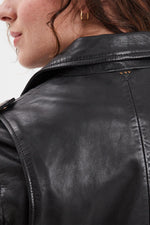 Supple sheep leather perfecto, sharp lines. Minimalist and feminine. - Image n°5