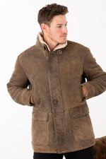 Sand-hued shearling with an aged finish. Soft, warm, and timeless. - Image n°4