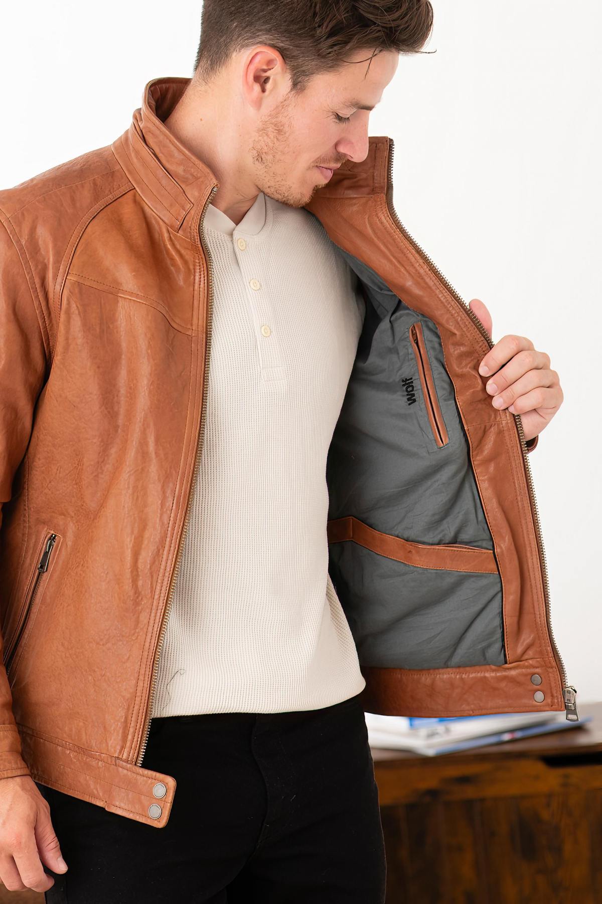 Tan sheepskin jacket, regular fit-soft, smooth, and versatile. - Image n°7
