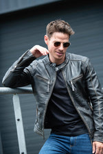 Aged-black sheep leather jacket. Slim fit, zipped pockets and cuffs. - Image n°2