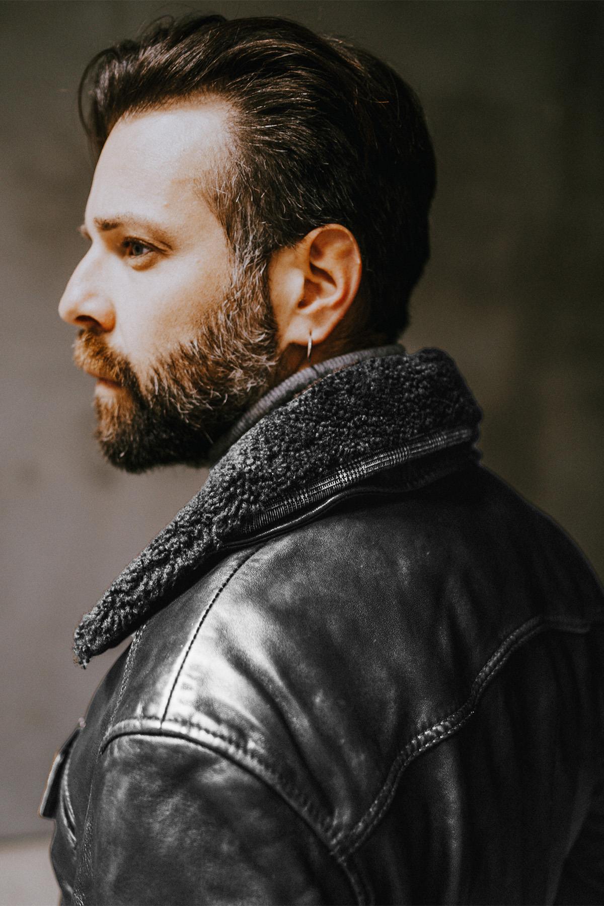 Aged black sheepskin aviator jacket with removable collar. - Image n°3