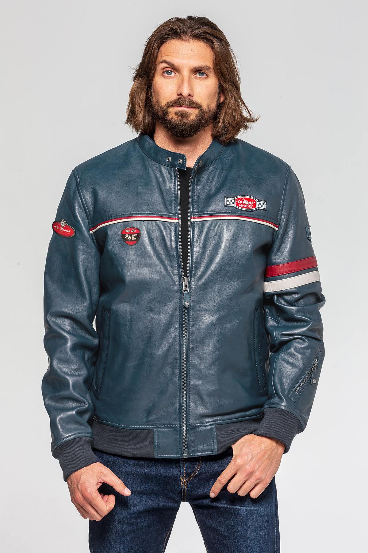 A sleek royal blue sheepskin jacket with sporty contrast stitching. - Image n°7