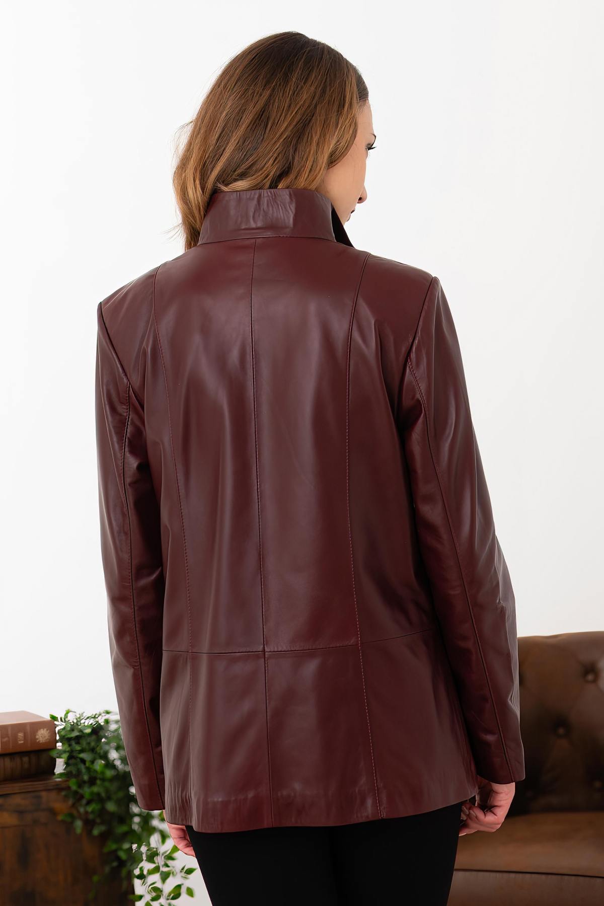 Burgundy lambskin jacket, pearlescent finish, slim and chic. - Image n°4