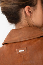 Tan leather jacket with asymmetrical collar - Image n°5
