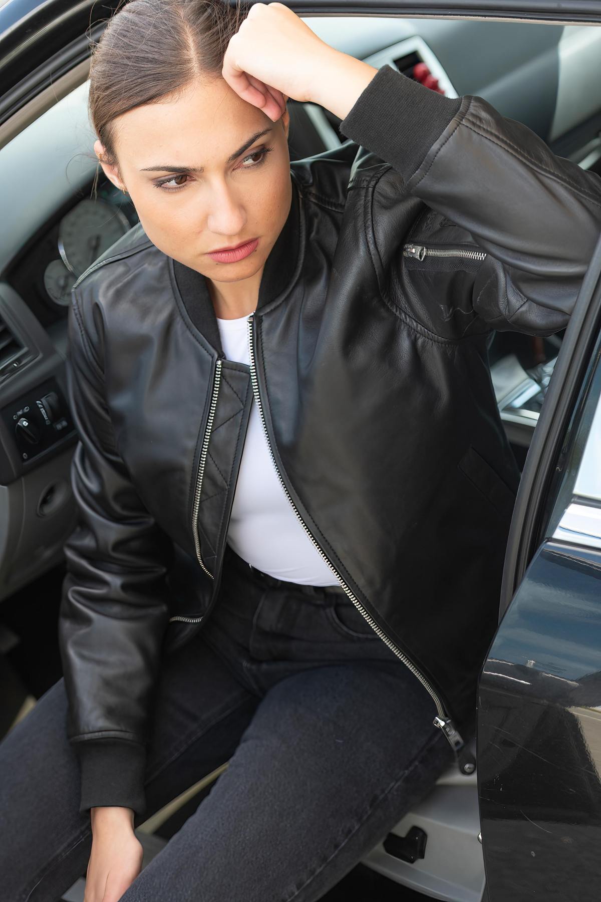 Black leather bomber jacket for women - Image n°4