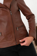 Oakwood's cognac shearling leather jacket, slim and fur-free. - Image n°3