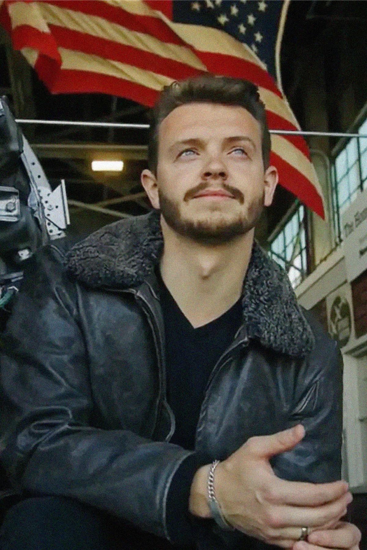 Aged leather aviator jacket with fur collar - Image n°3