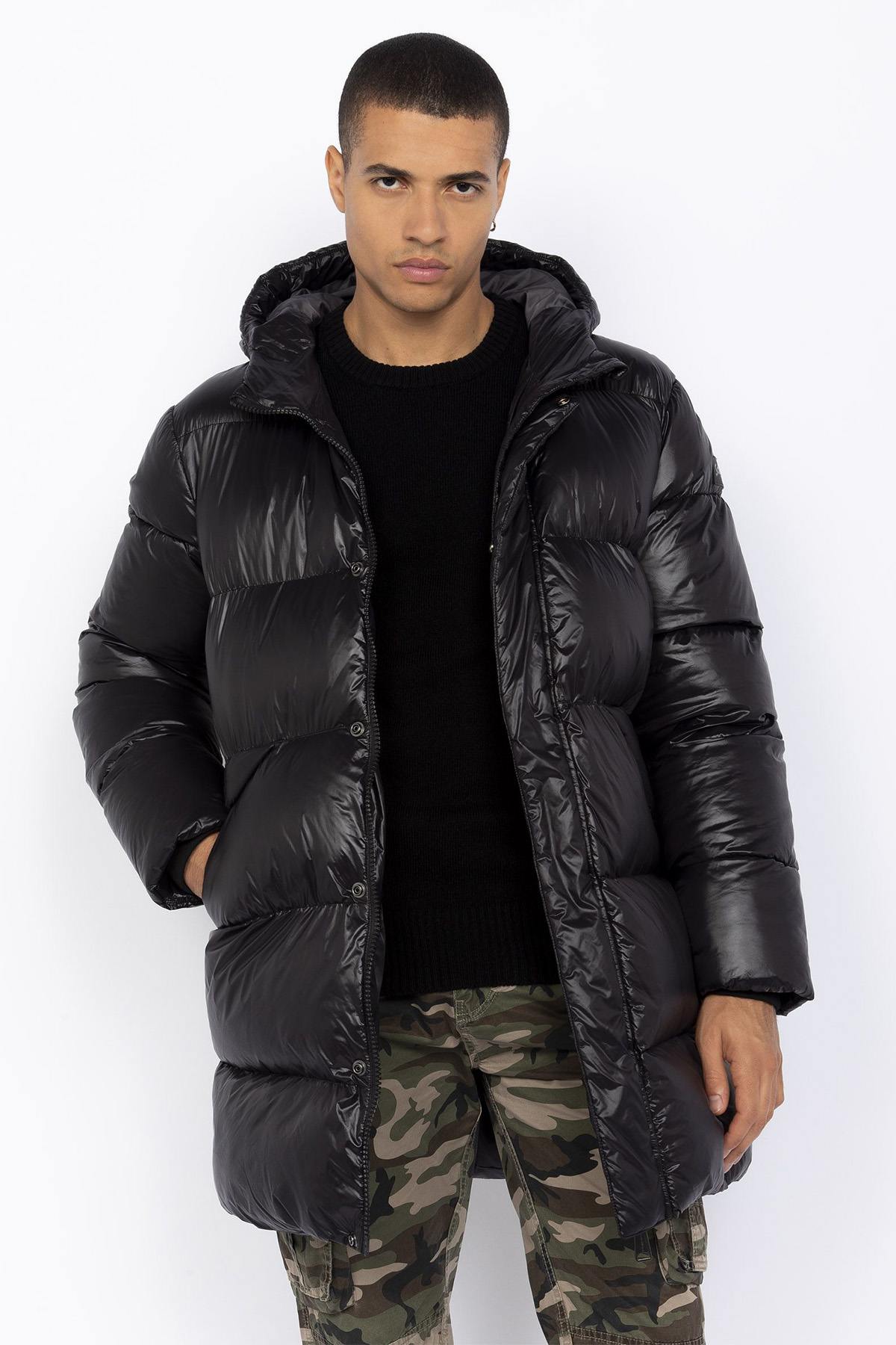 Black long quilted down jacket with hood - Image n°3