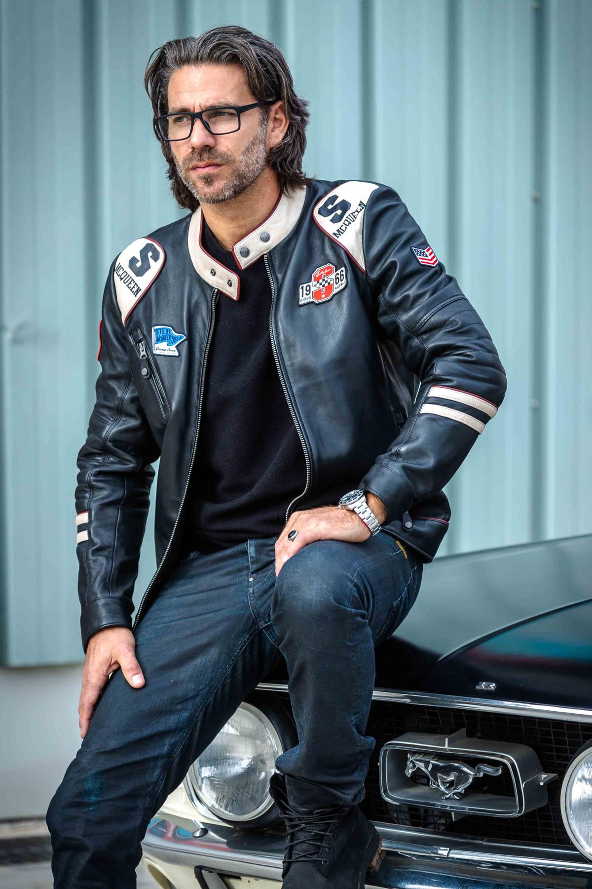 Vintage black sheepskin jacket, patinated finish. Timeless, adaptable. - Image n°8