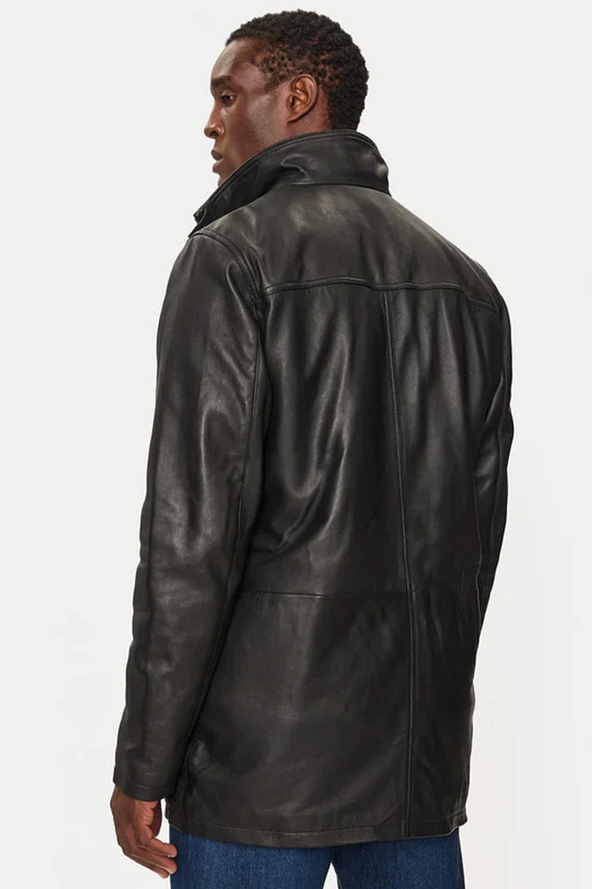 Black lambskin parka with detachable vegan-fur hood for urban warmth. - Image n°3
