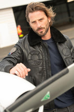 Black sheepskin aviator jacket with fur collar for warmth and style. - Image n°9