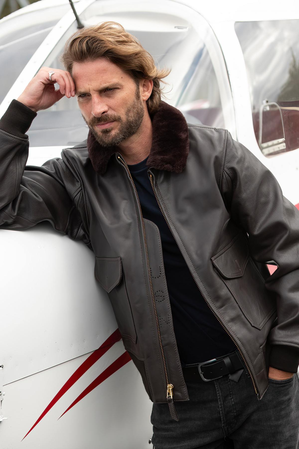 WWII G-1 aviator jacket in aged buffalo leather, robust and vintage. - Image n°1