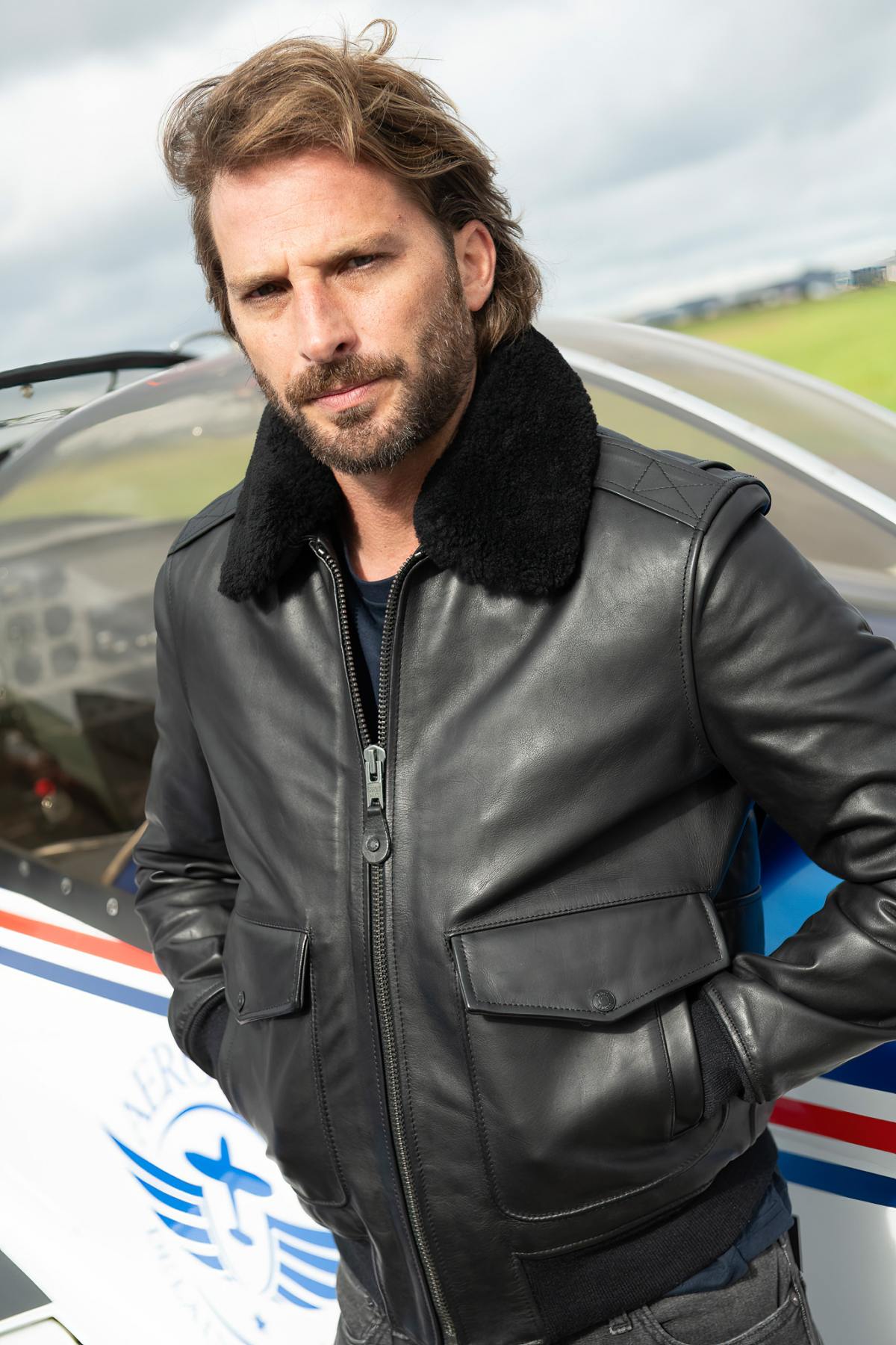 Schott's thick cowhide aviator jacket with removable shearling collar. - Image n°1