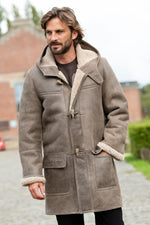 Warm sand duffle coat in reversed sheep leather, timeless and chic. - Image n°4