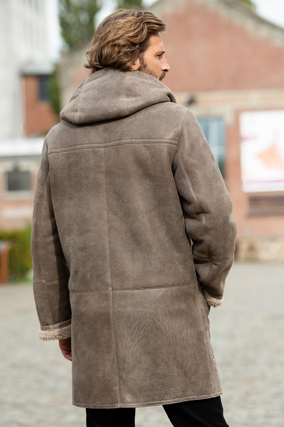 Warm sand duffle coat in reversed sheep leather, timeless and chic. - Image n°3