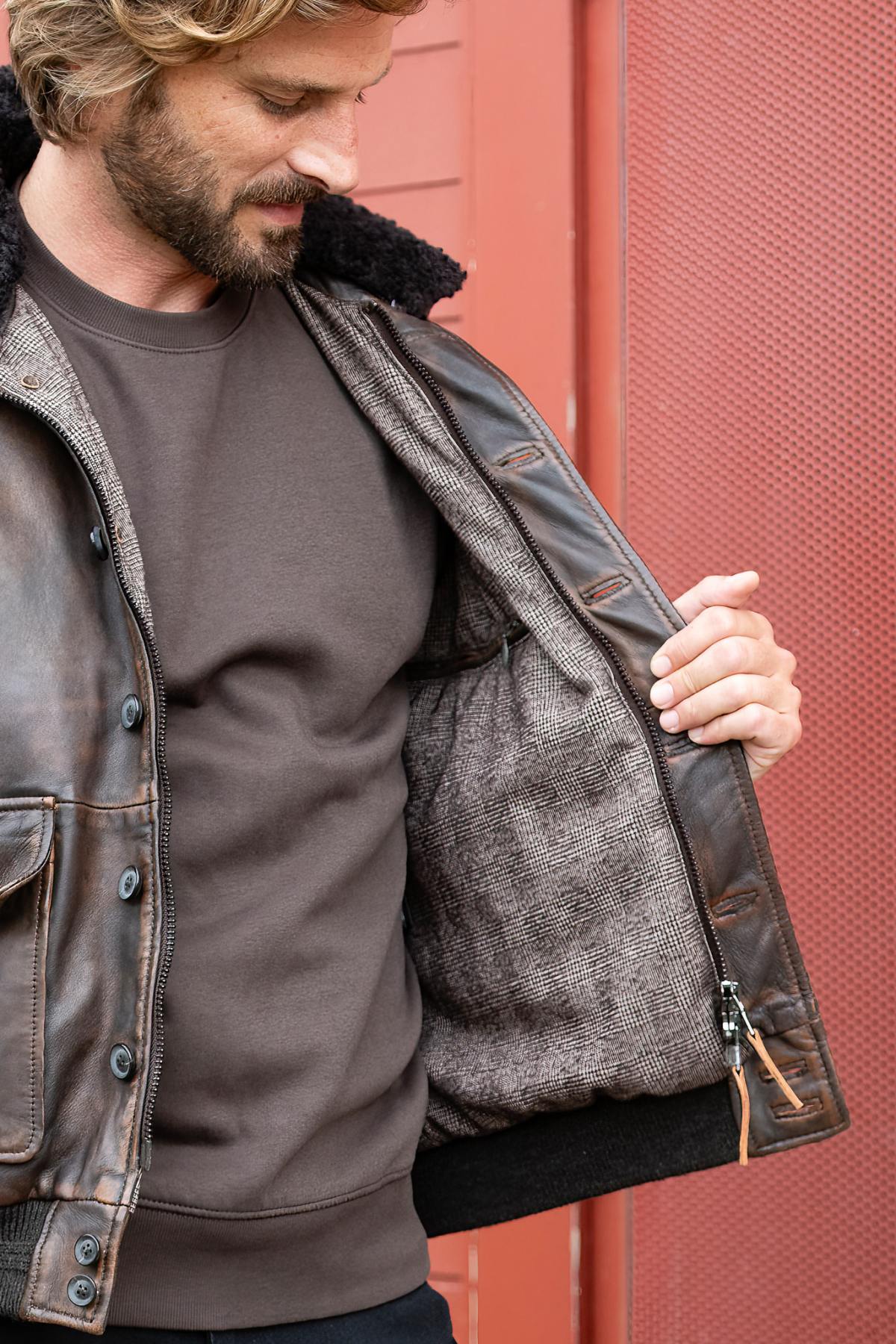 Dark brown lambsheep leather aviator with vegan fur collar. - Image n°3