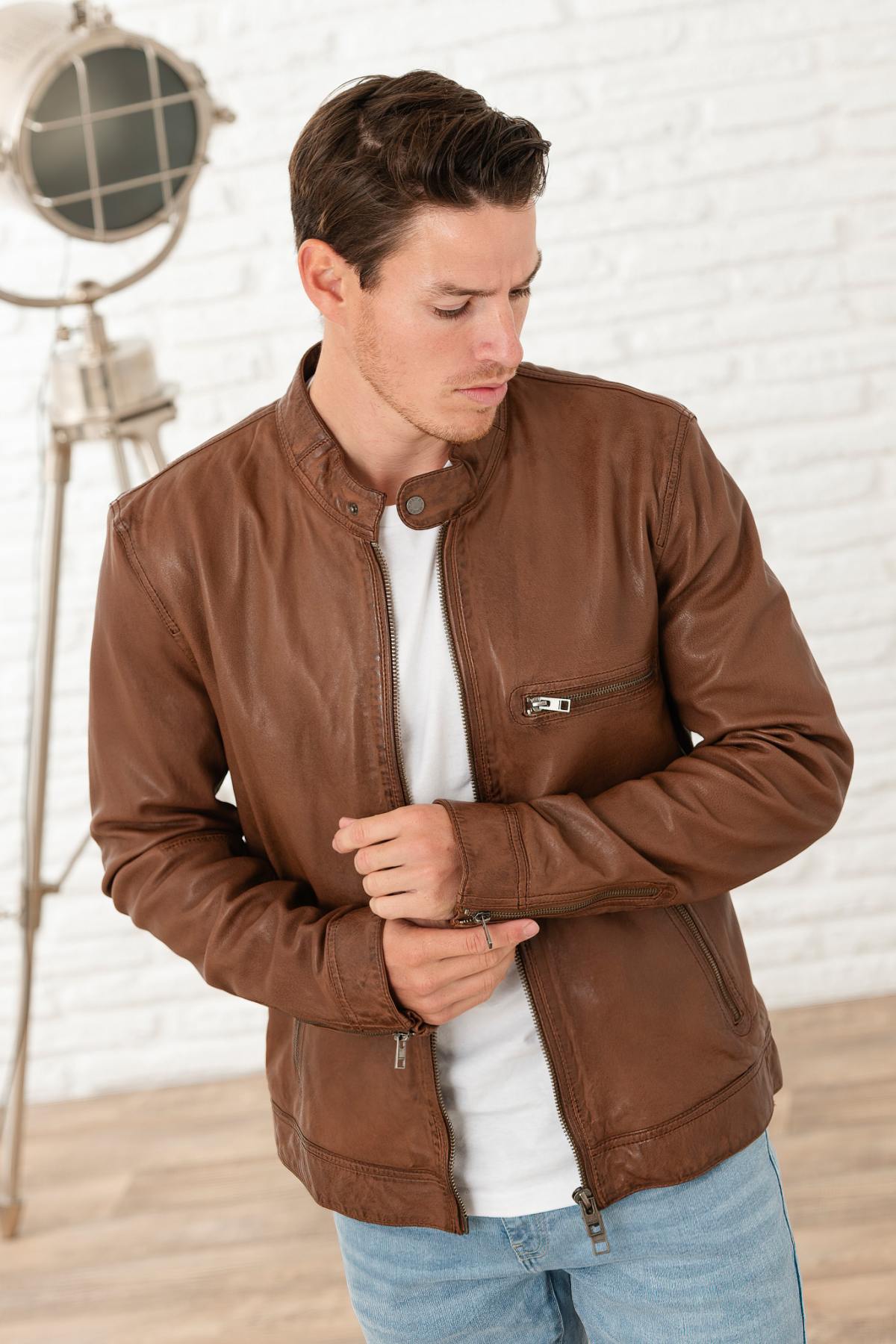 Tan sheep leather jacket with a regular fit and timeless appeal. - Image n°1