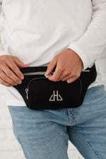 Black fanny pack with metallic logo - Image n°4