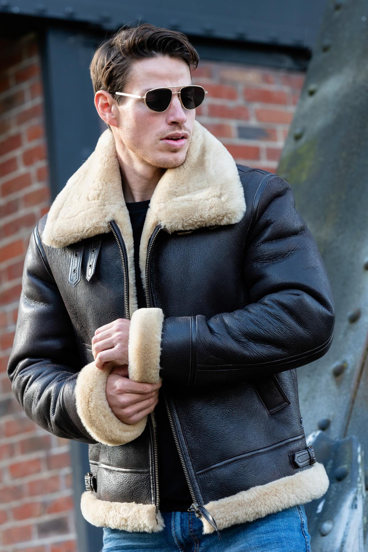 Brown sheepskin aviator bomber, beige shearling-lined with metal zip. - Image n°6