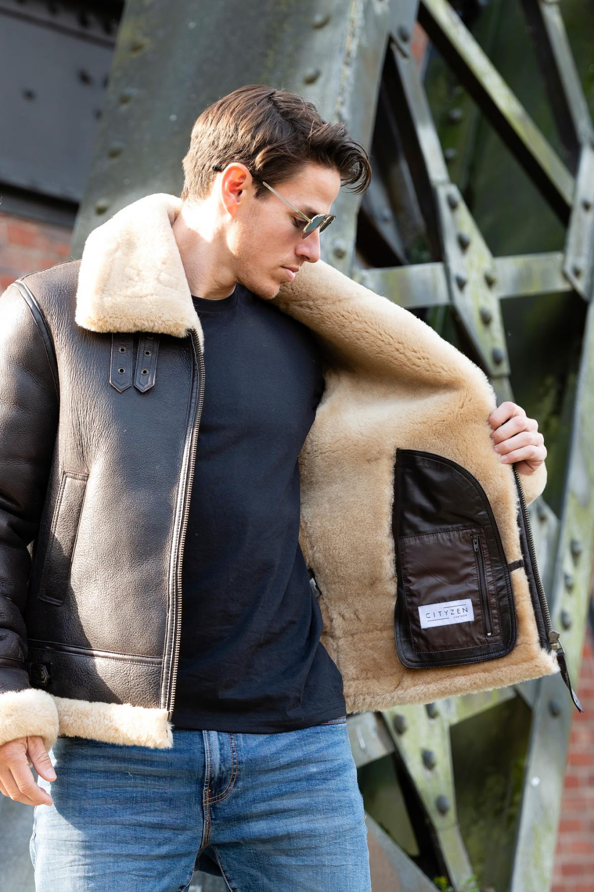 Brown sheepskin aviator bomber, beige shearling-lined with metal zip. - Image n°4
