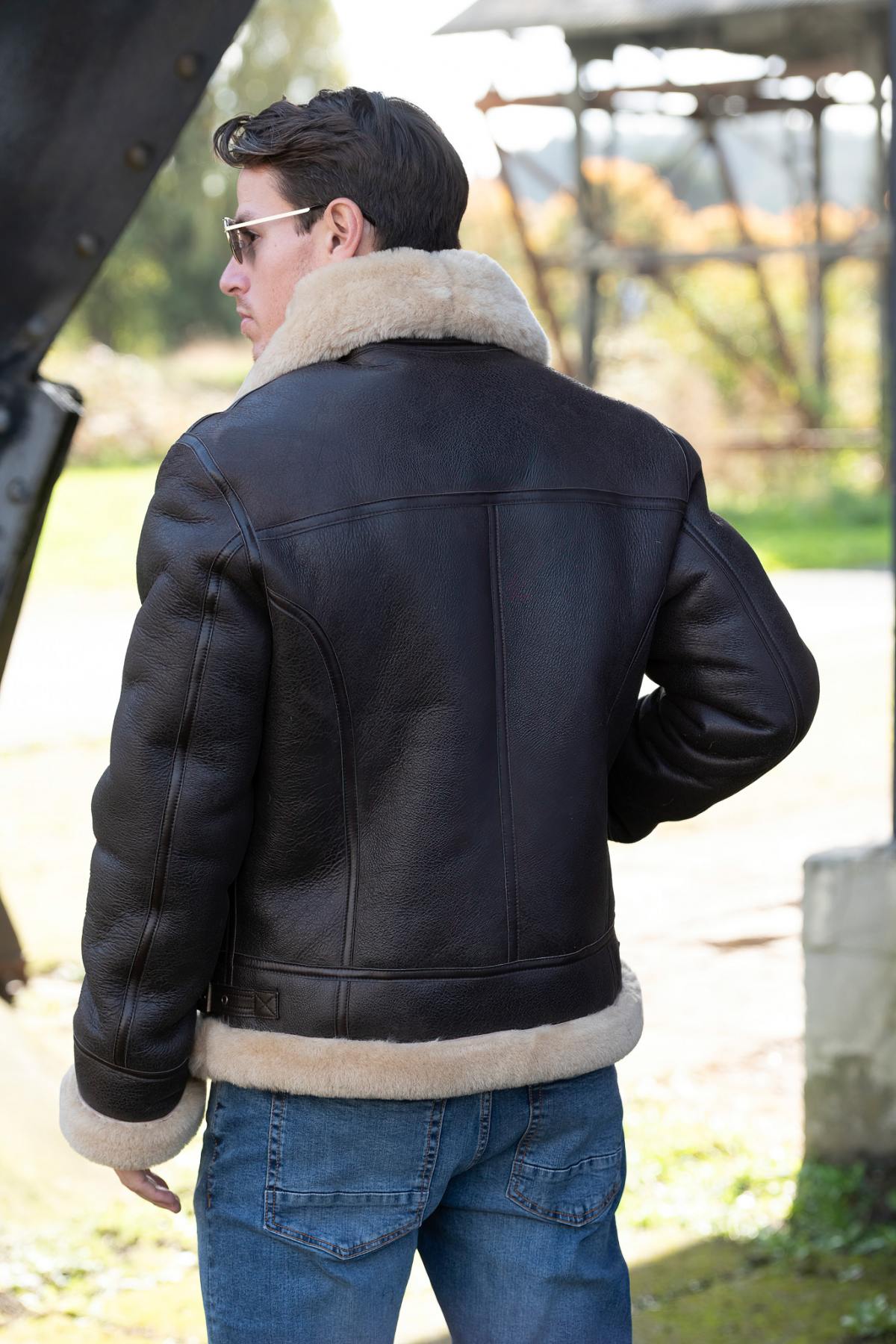 Brown sheepskin aviator bomber, beige shearling-lined with metal zip. - Image n°3