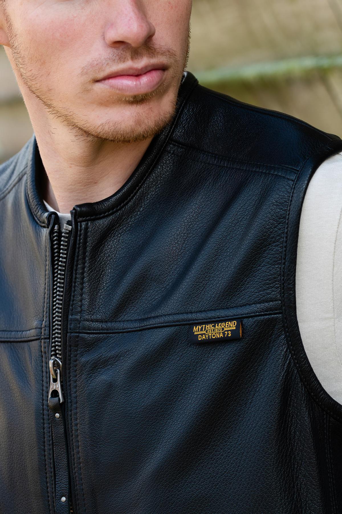 Black goat leather waistcoat, textured and adjustable for a sharp fit. - Image n°2