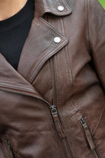 Brown leather jacket with an asymmetrical collar - Image n°6