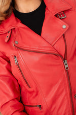 Fiery red perfecto in soft, vegetable-tanned sheepskin. - Image n°2